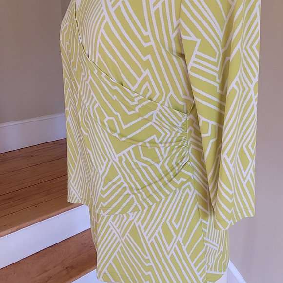 Tribal V-Neck Mock Cross Over Top. Size M - Picture 8 of 11